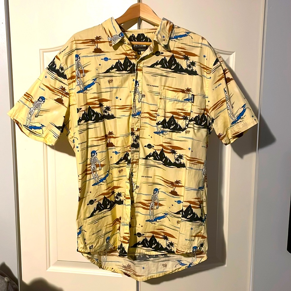 Neff Short Sleeve Button Up Shirt : Size XL
